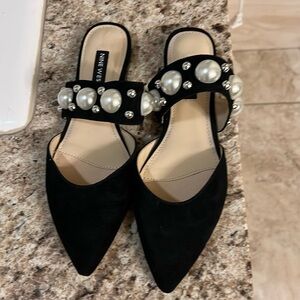 NWOT suede flat shoes